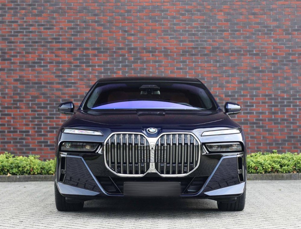 BMW 750