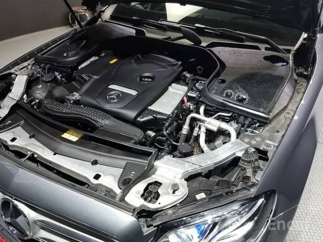 Mercedes-Benz E-Class E300